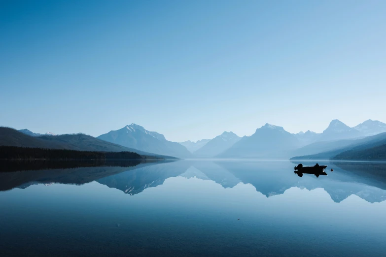 a boat floating in the middle of a lake