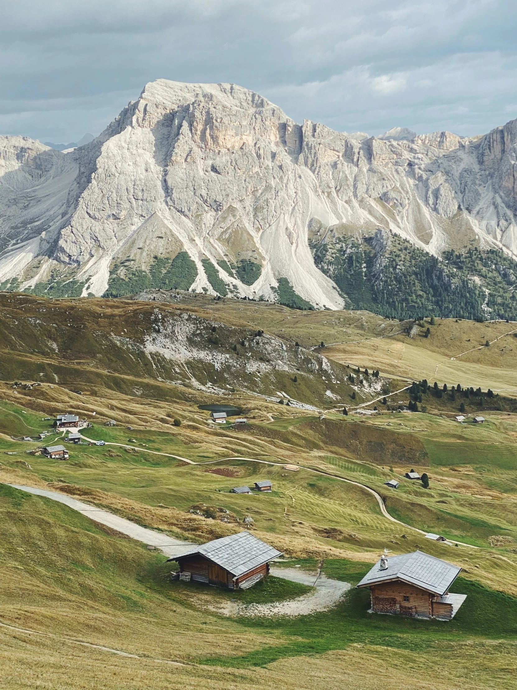 a couple of small wooden cabins sitting in the grass