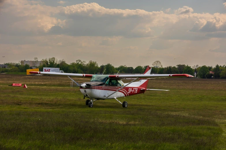 a small airplane that is sitting on a grass field