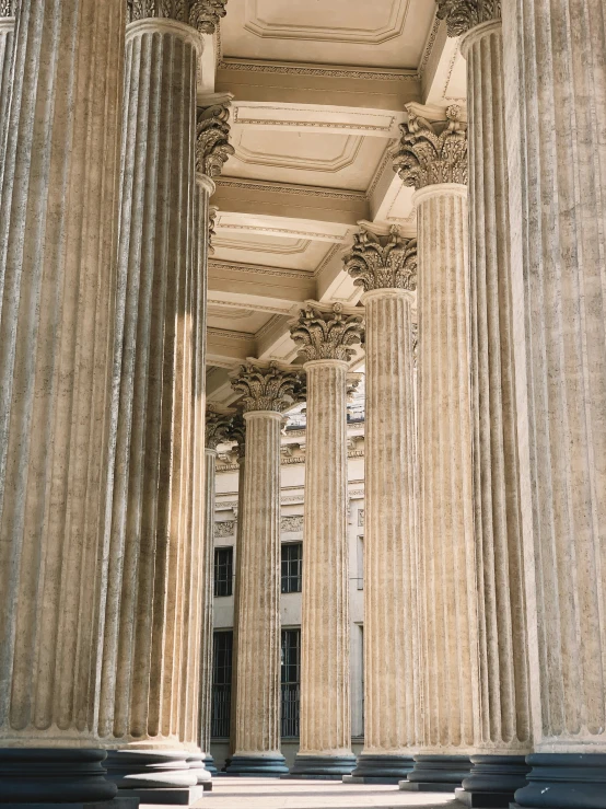 the columns of a building all lined up on one side