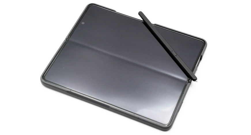 the tablet case has a black plastic cover