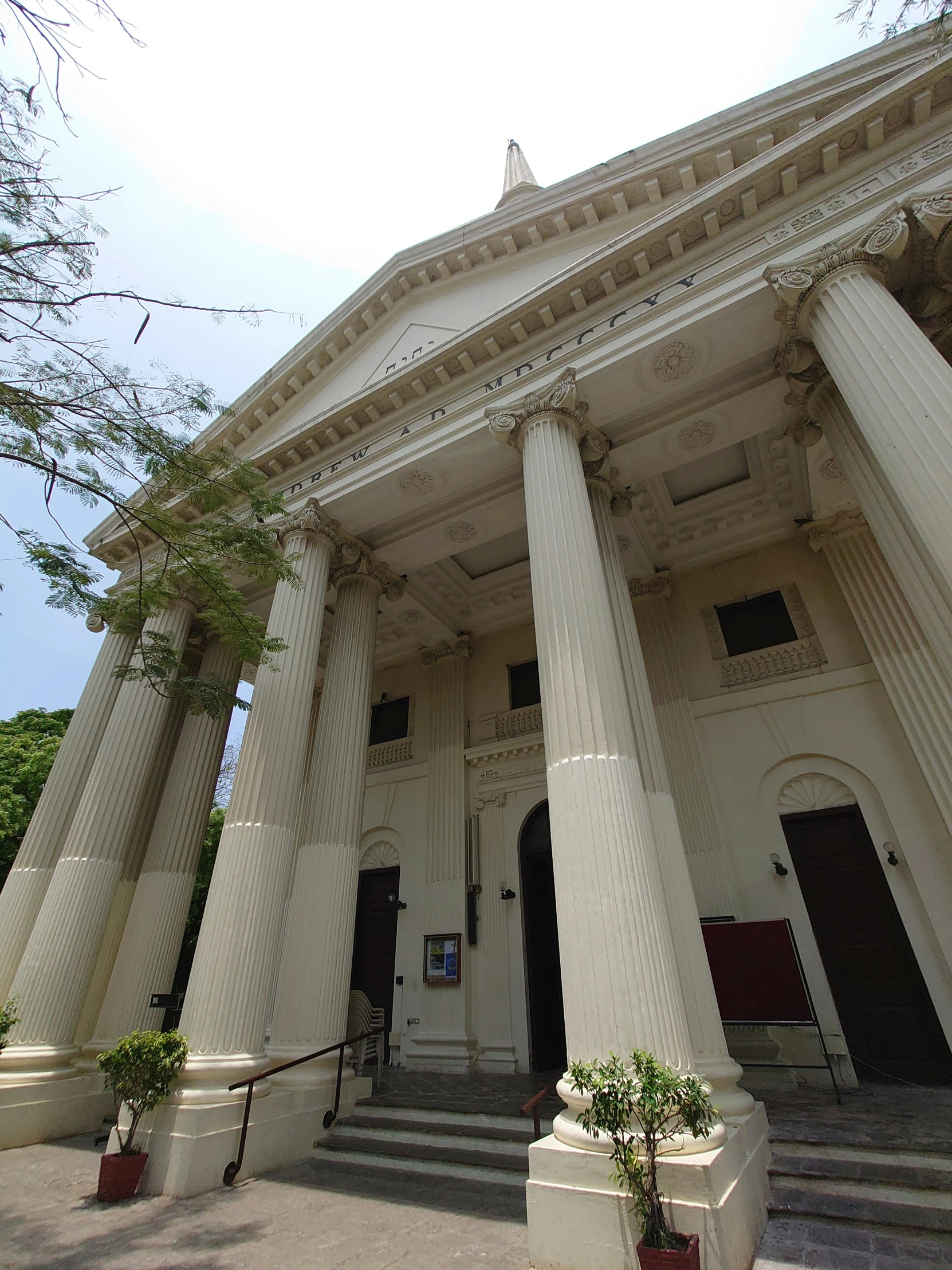 a building with several columns in front of it