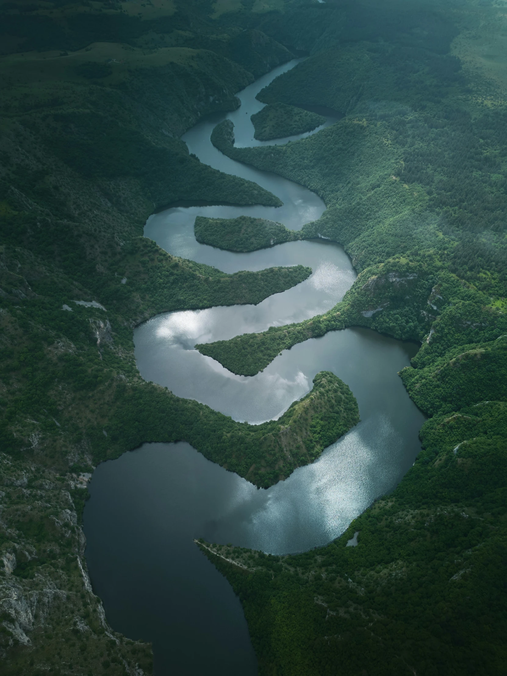 two rivers in the middle of the earth near one another