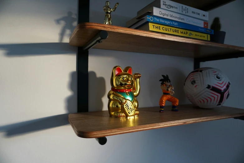 small figurines sit on top of two shelves