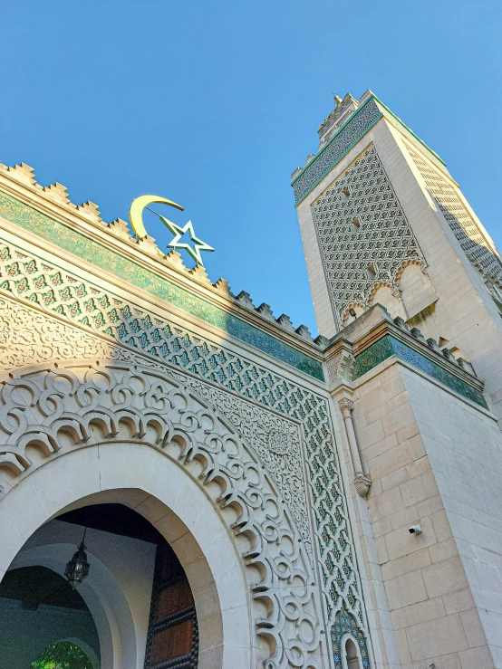 looking up at the arabic architecture in the city