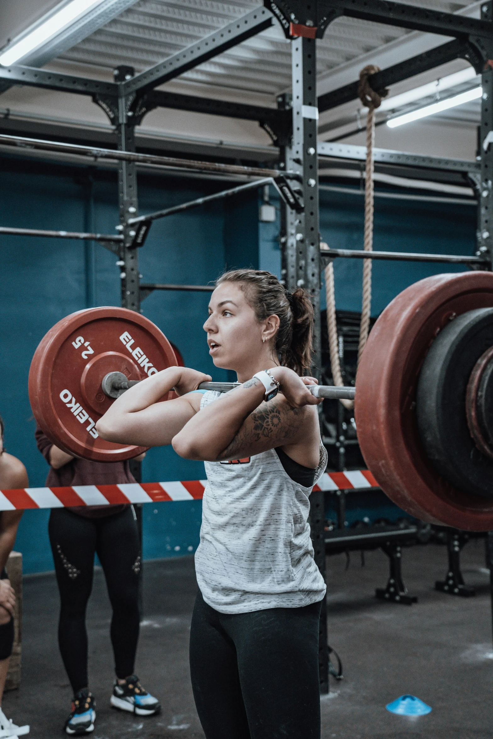 a female crossfit with the barbell in her hands