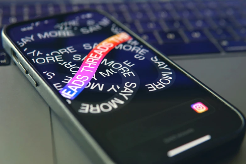 a cellphone that has the word e - score on it