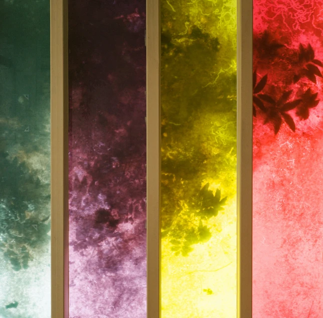 five colors are visible in this glass image