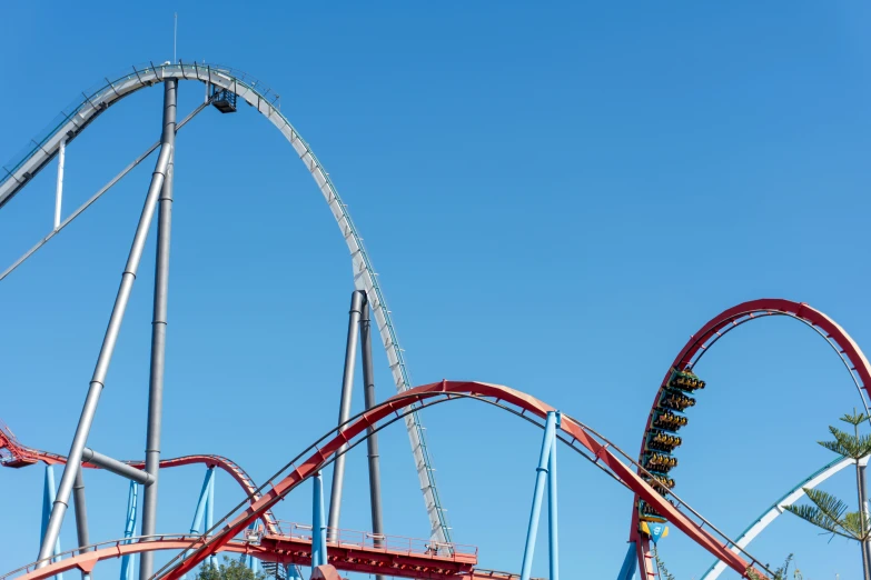 a ride at an amut park on a clear day