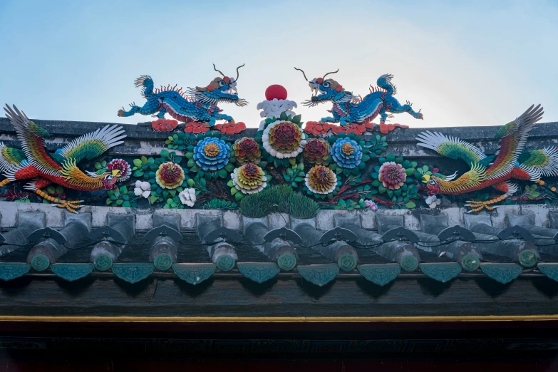 a po of a roof with dragon decoration