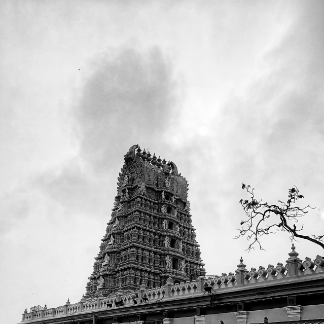 an image of an ornate building with sky