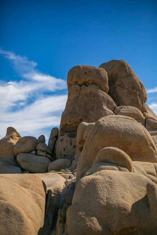 the mountains are covered in large rocks and boulders