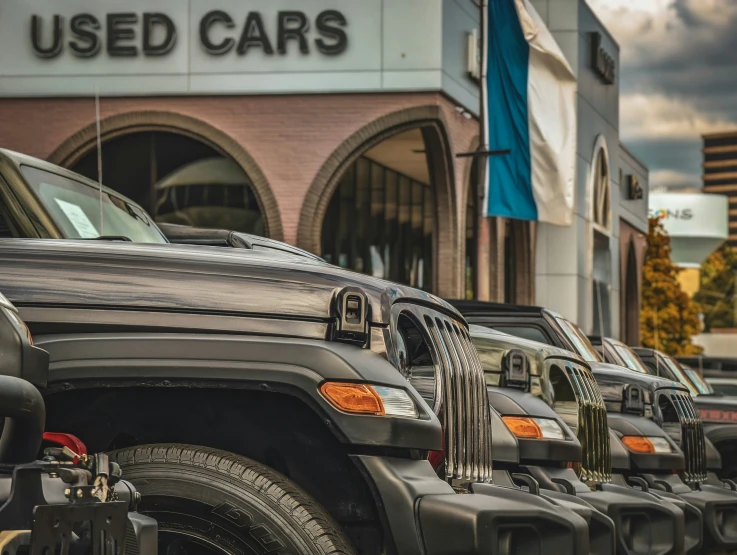 a row of cars parked next to each other outside a building