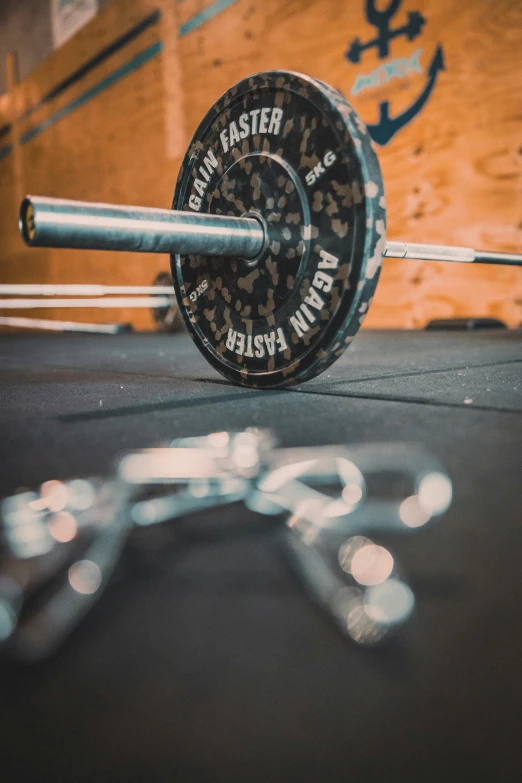 a barbell that is sitting on the floor