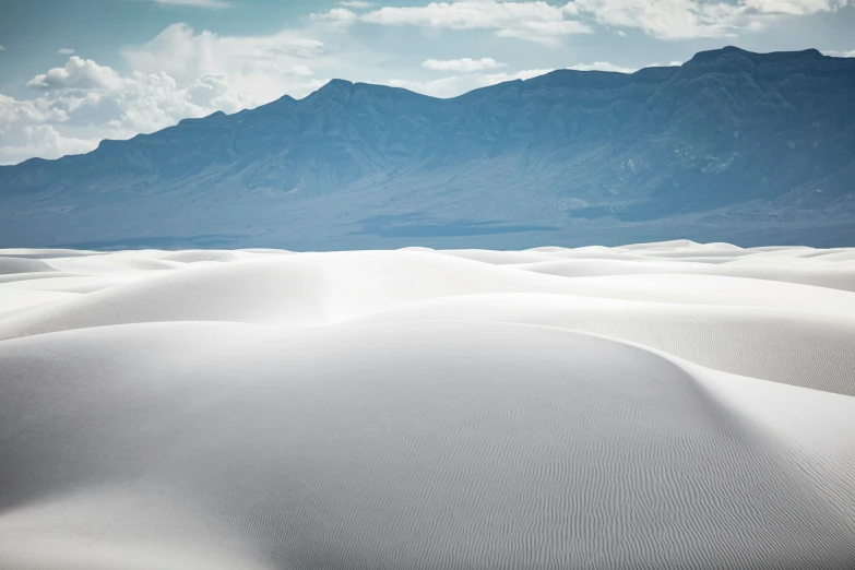 there are very little snow and ridges in this desert