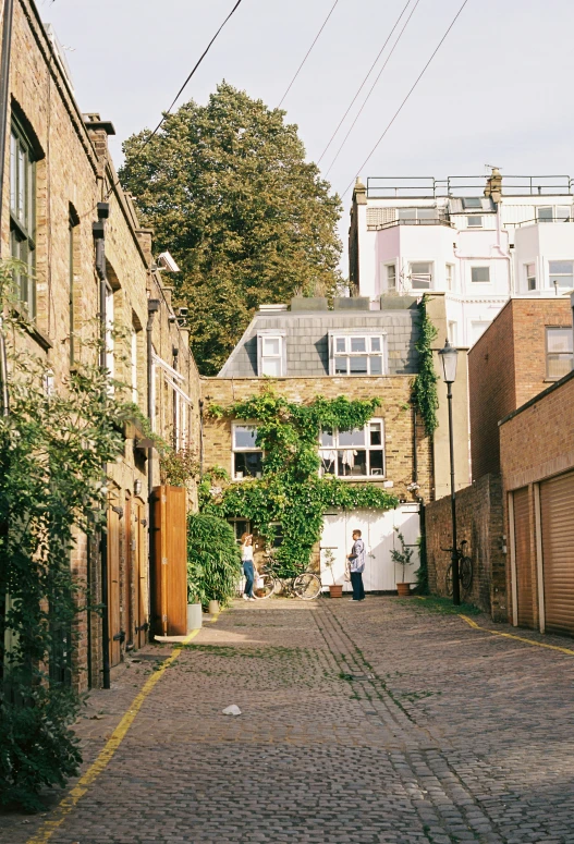 an alley way with small buildings on both sides of it