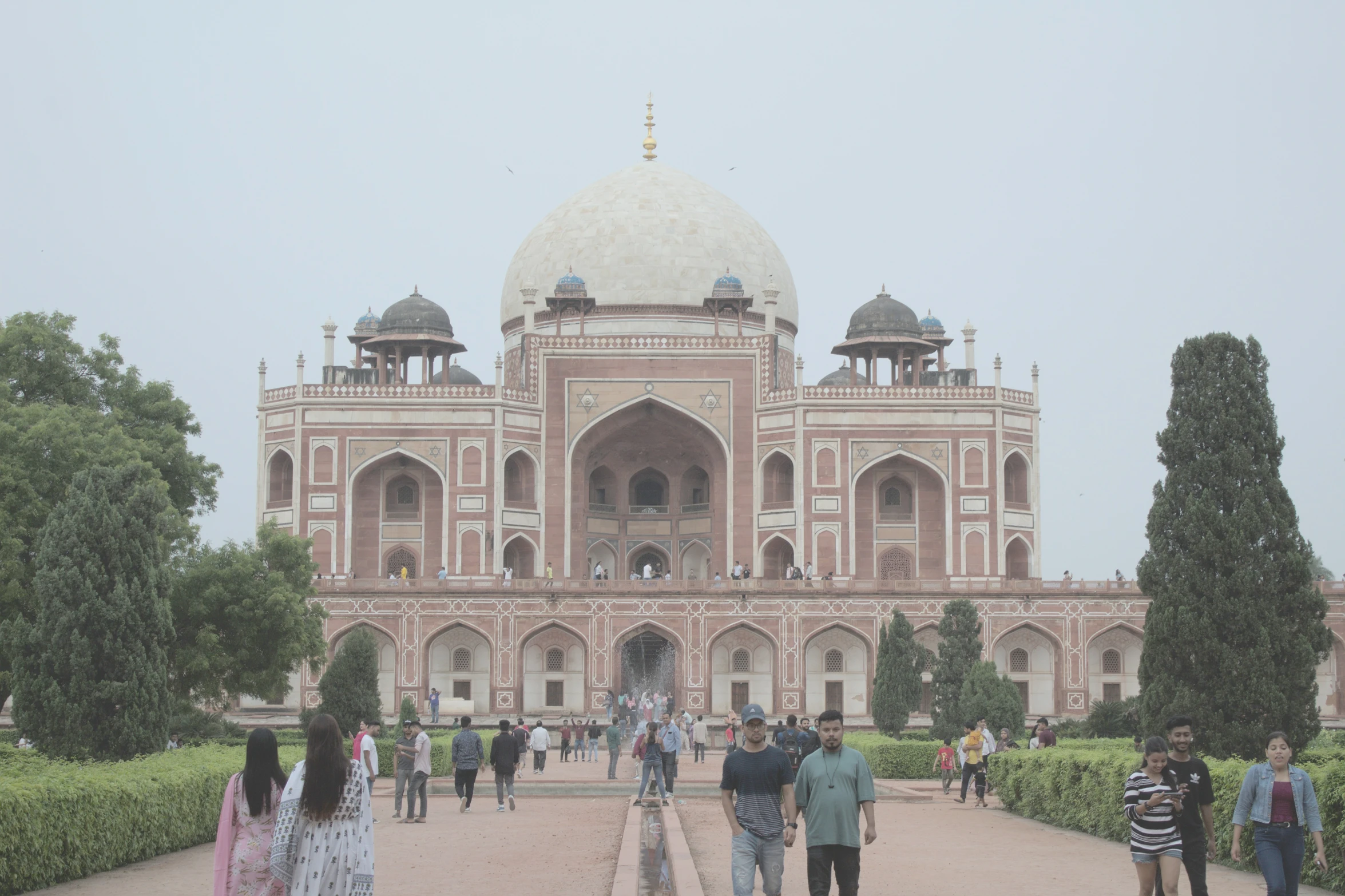 many people are walking near the building