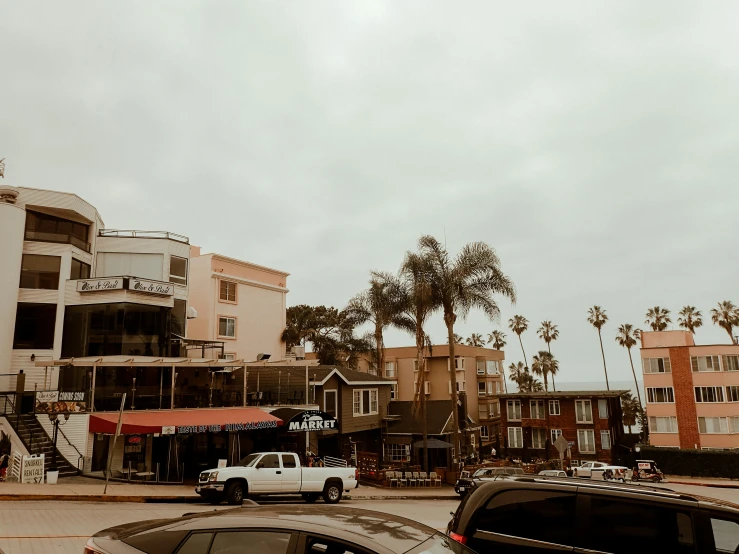 there are some cars parked outside the small town