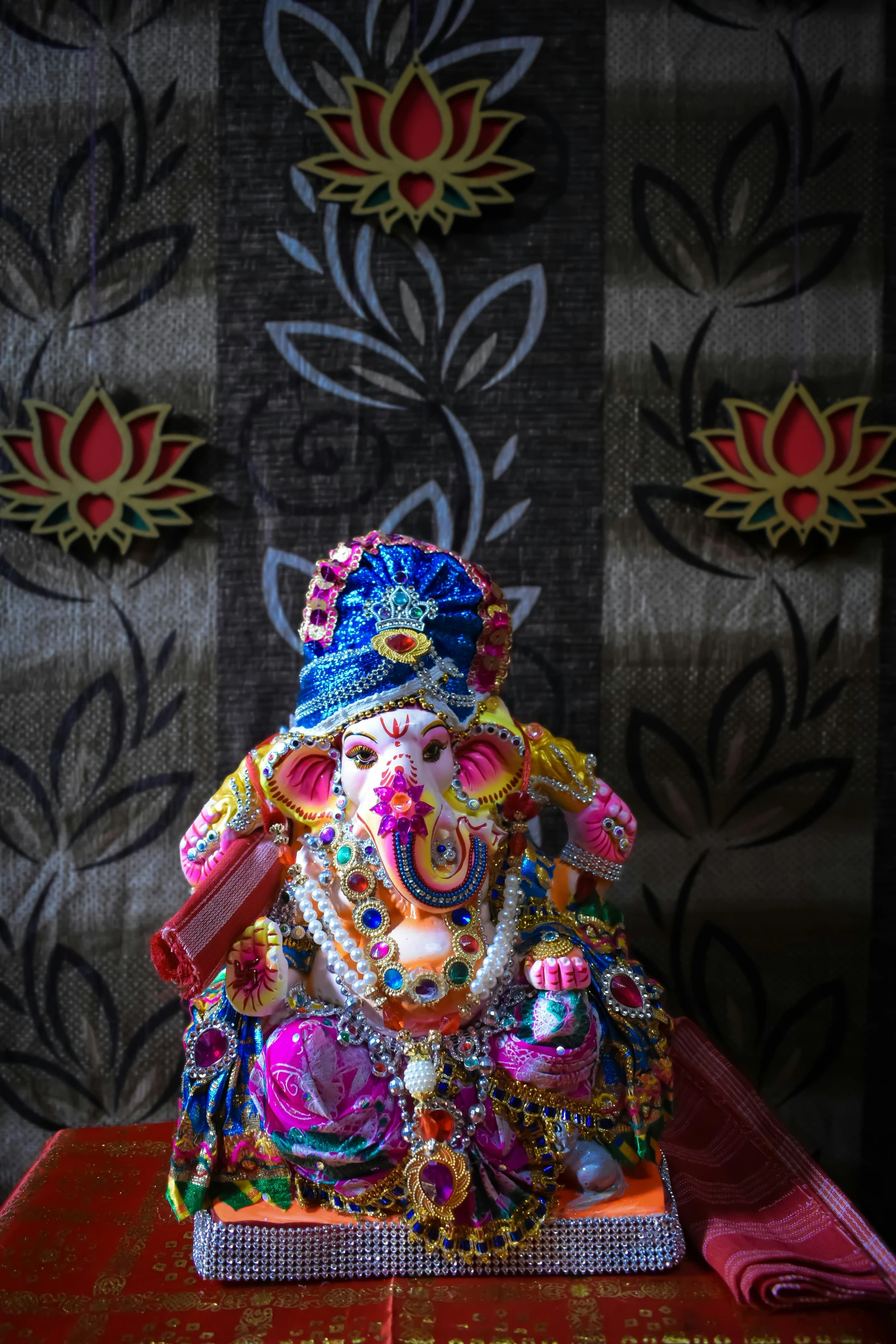 an elephant statue is decorated with colors and decorations