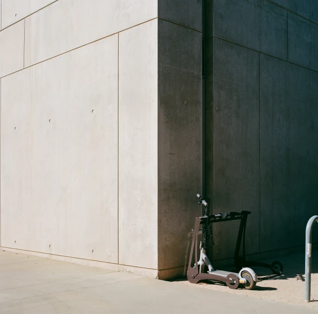 a scooter parked in front of a concrete building