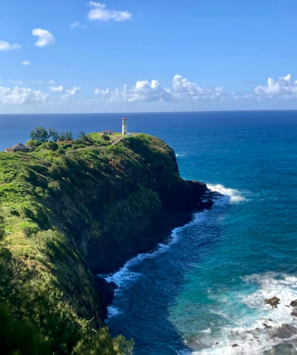 a very large hill on the edge of the ocean