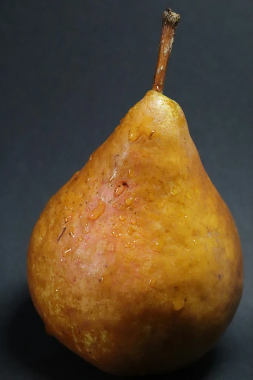 a pear with no skin is shown in this image