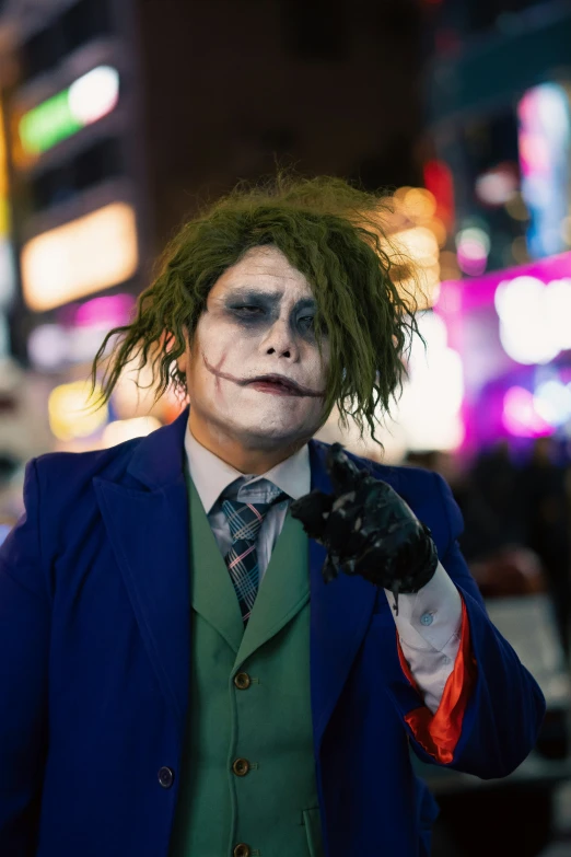 joker from the dark knight cosplay is on display