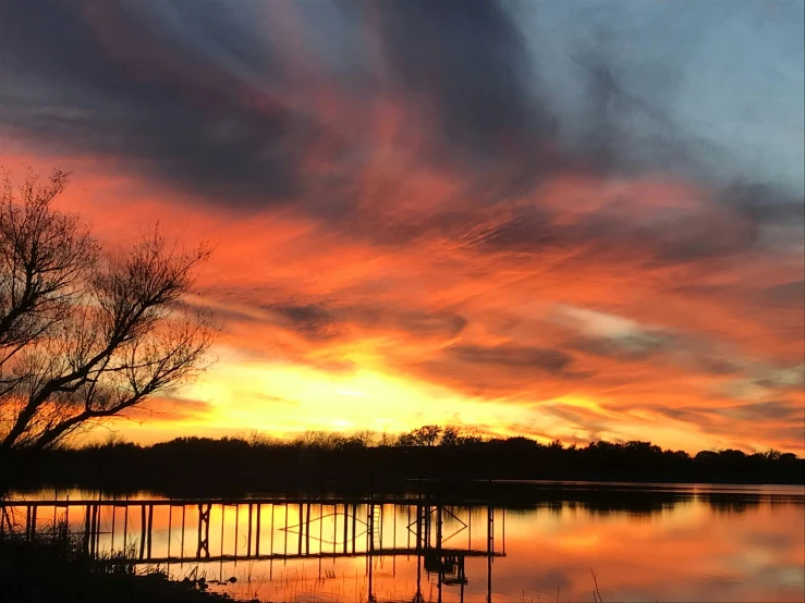 this is a sunset that looks like it is setting in a lake