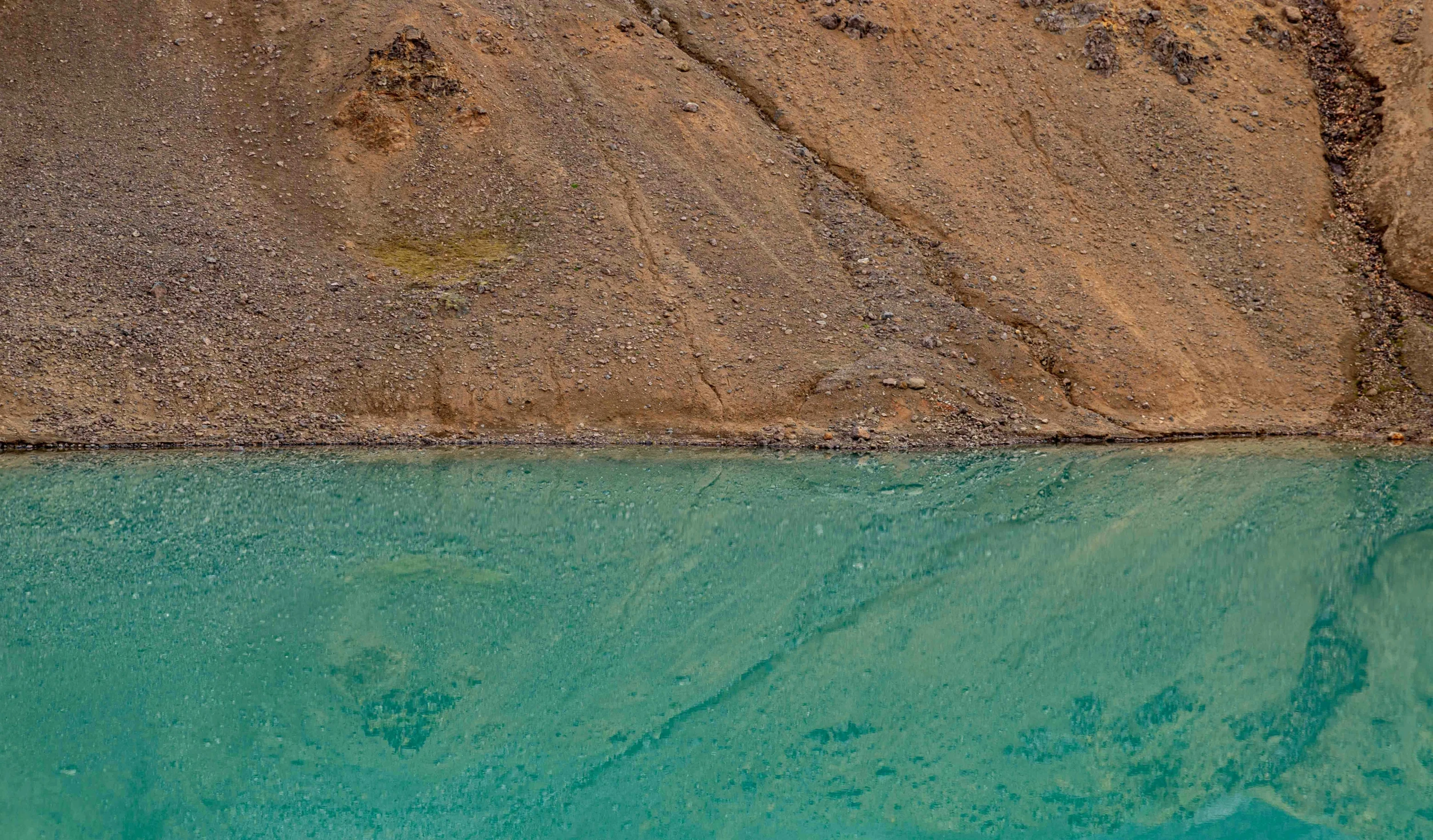 some water in the blue and green water