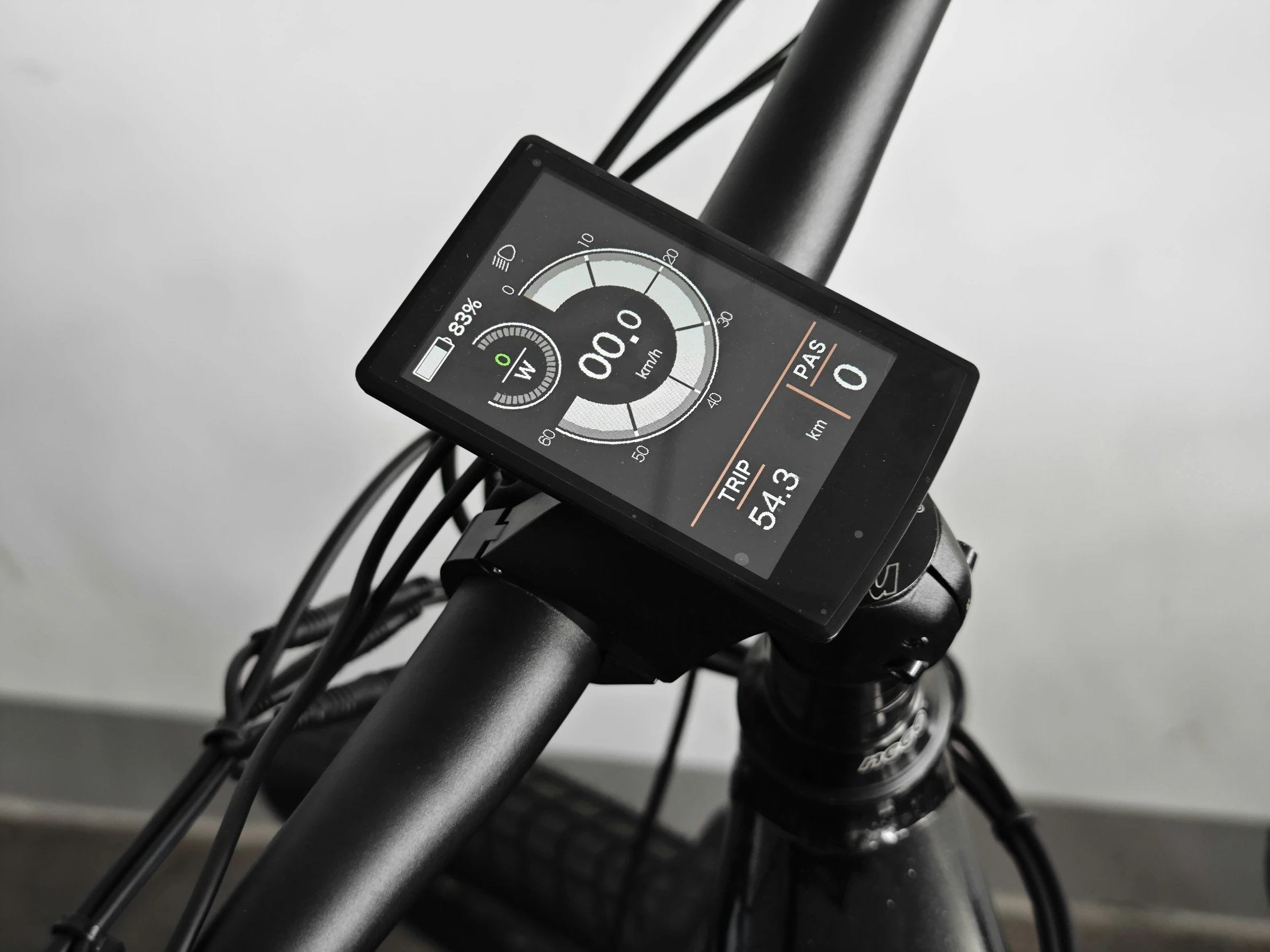 an electronic device is placed on the handlebars of a bicycle