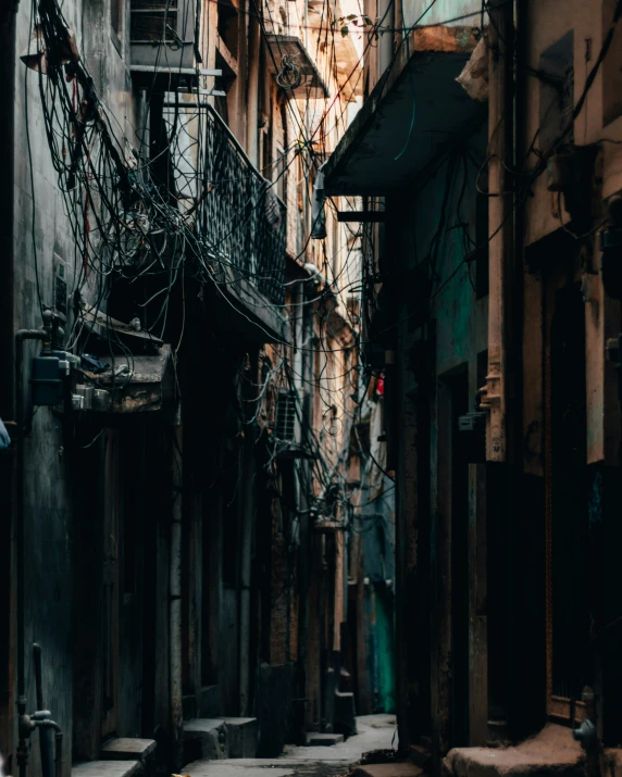 a narrow alleyway in an asian city with cobblestones