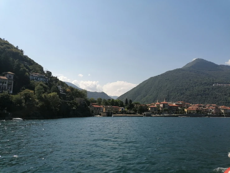 a boat in the middle of a lake with houses