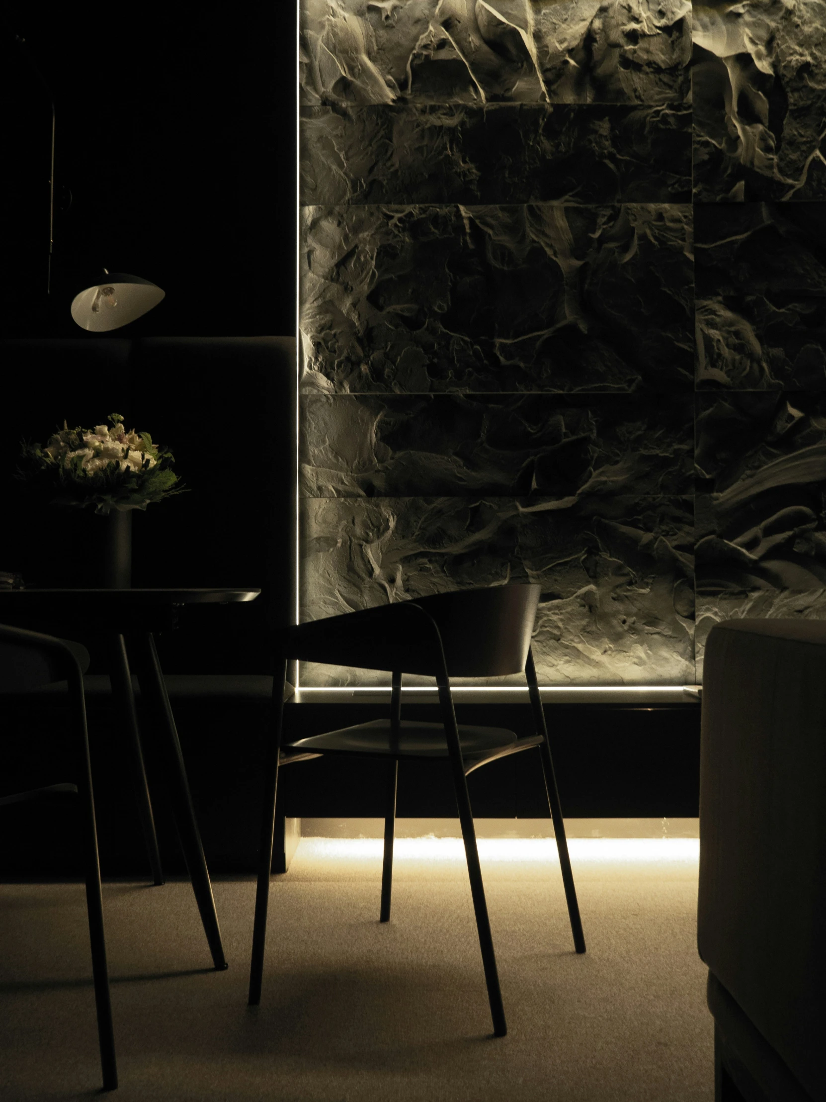 a black chair and table sitting in a room