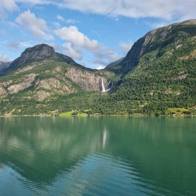 mountains rise out of the water to reflect its surroundings