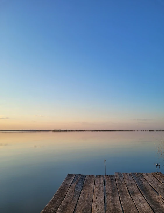 the dock on the water has no people in it