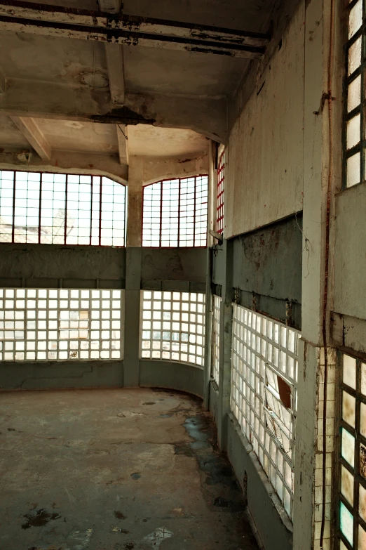 an old, empty and rundown building with lots of windows