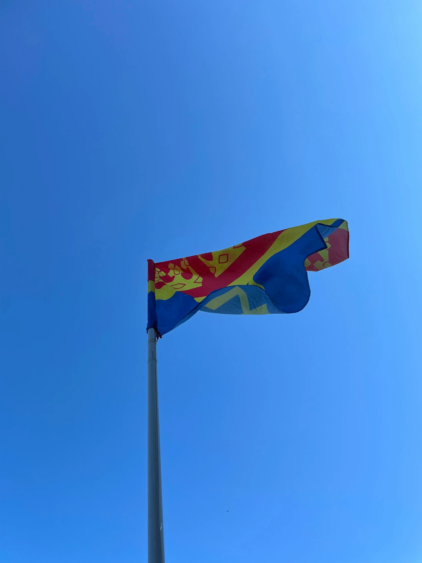 a blue flag with the national colors of spain