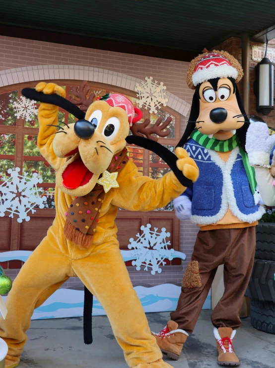 the goofy and donald christmas characters are on parade