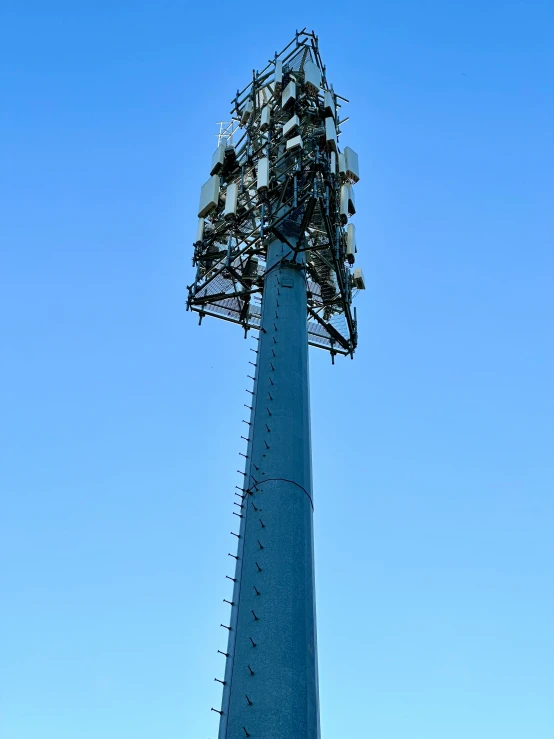 a tall structure with multiple antennas on top of it