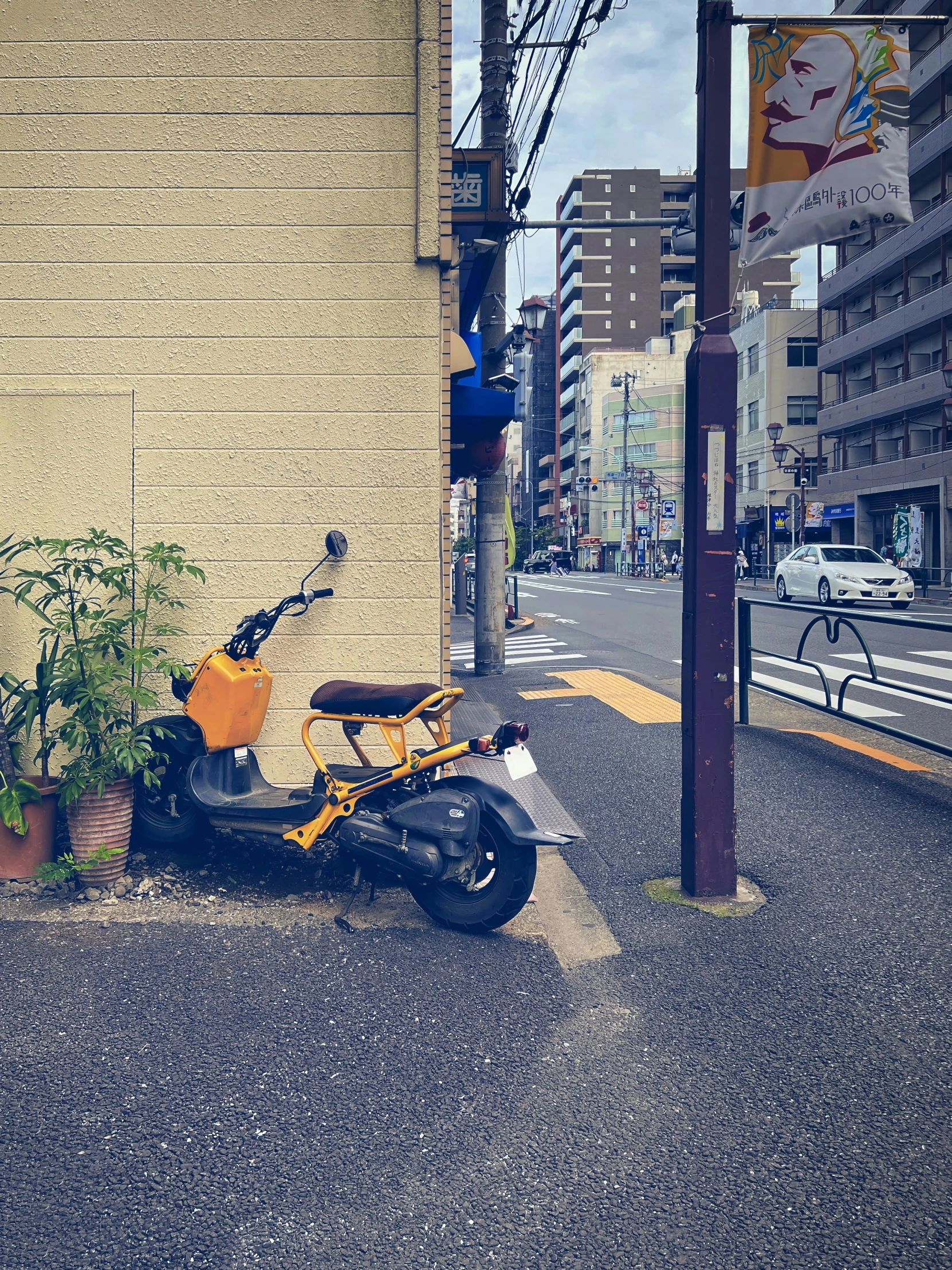 a motor bike parked in front of a wall