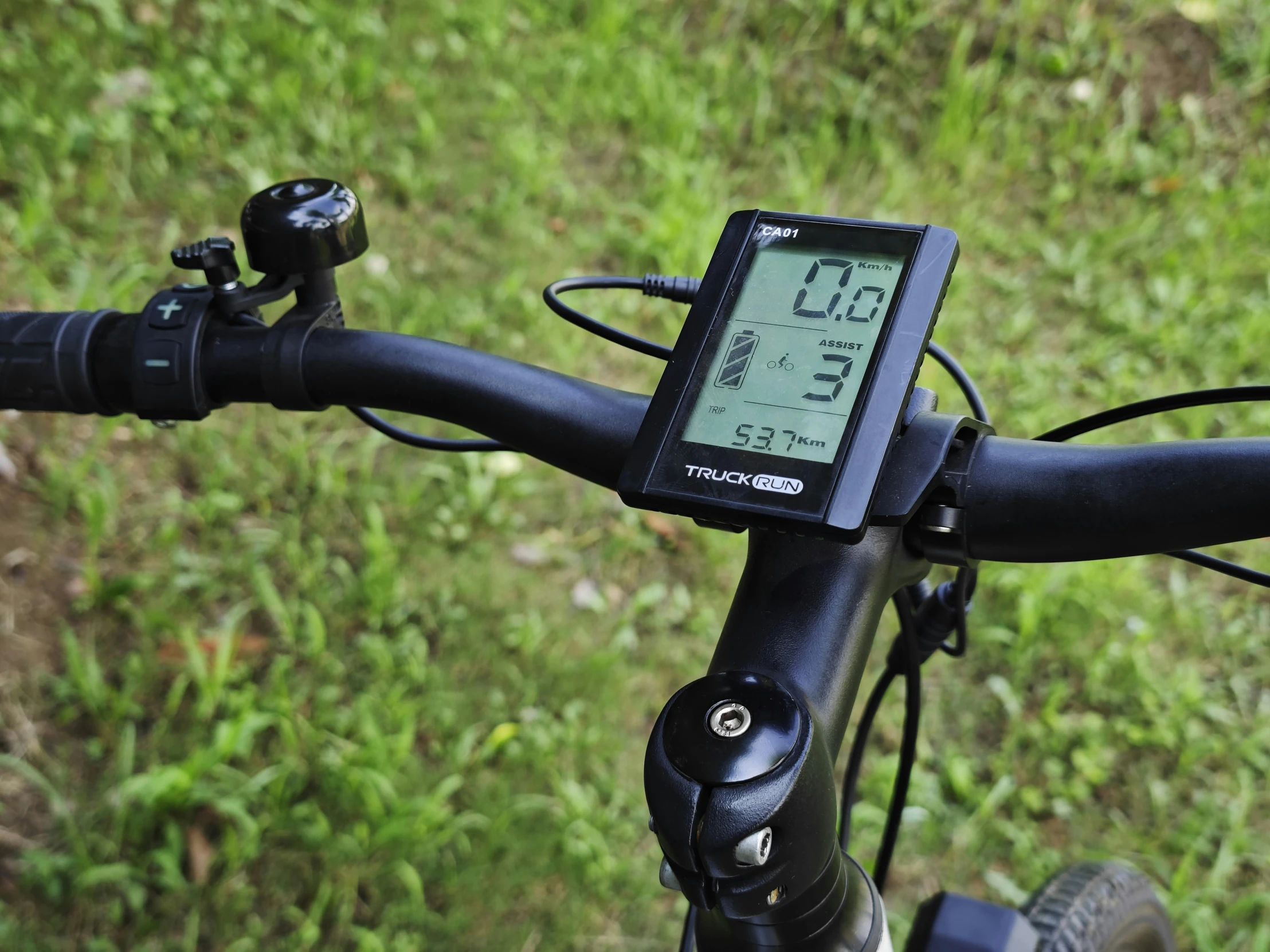 a bicycle computer set to show a bike temperature