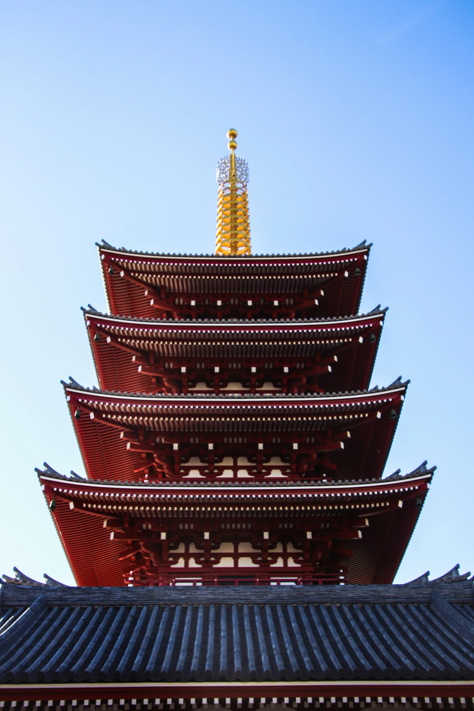 an image of a large pagoda with its roof and weather vane