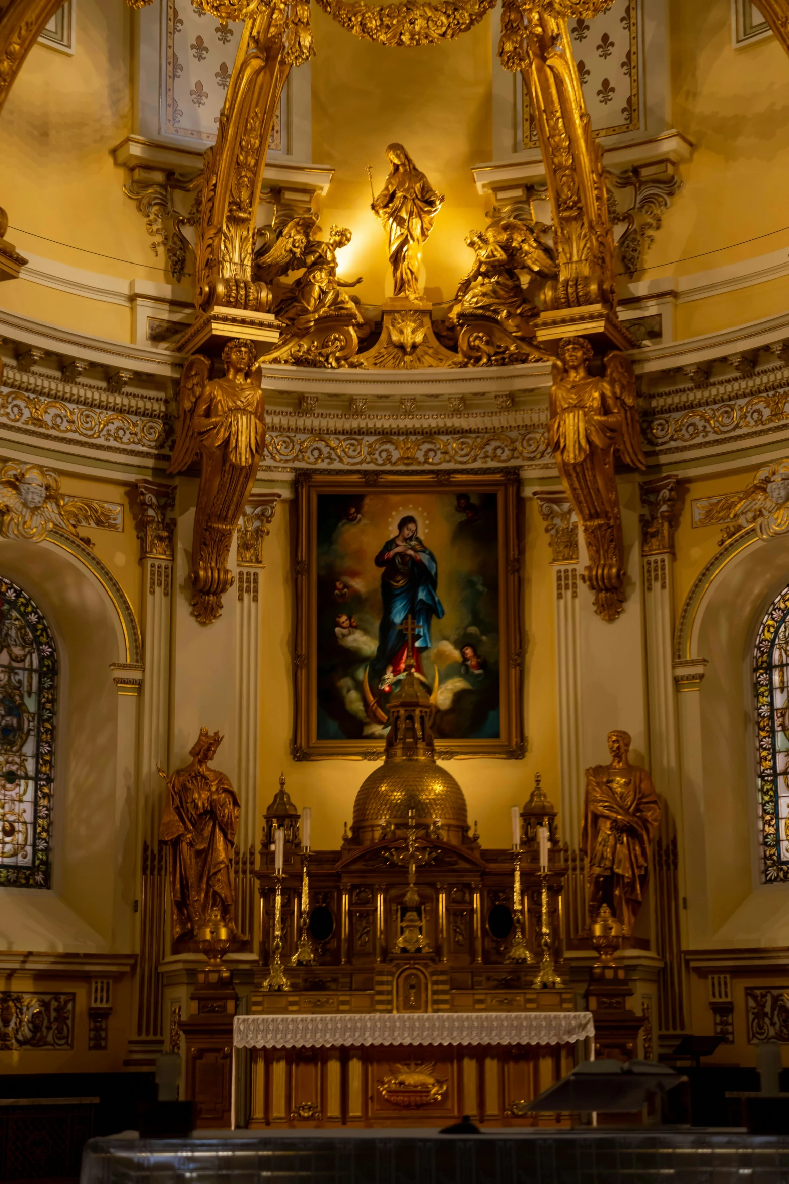 this church contains a painting and statues