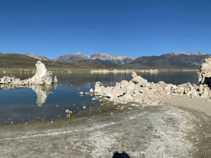 an old building sits next to the lake