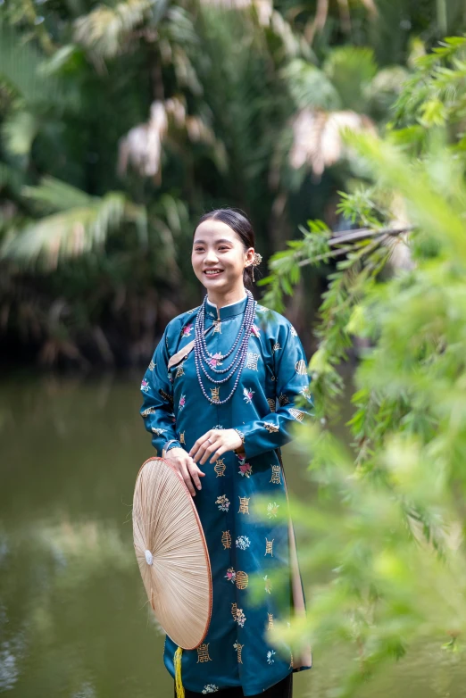 the young woman is posing for a po by water