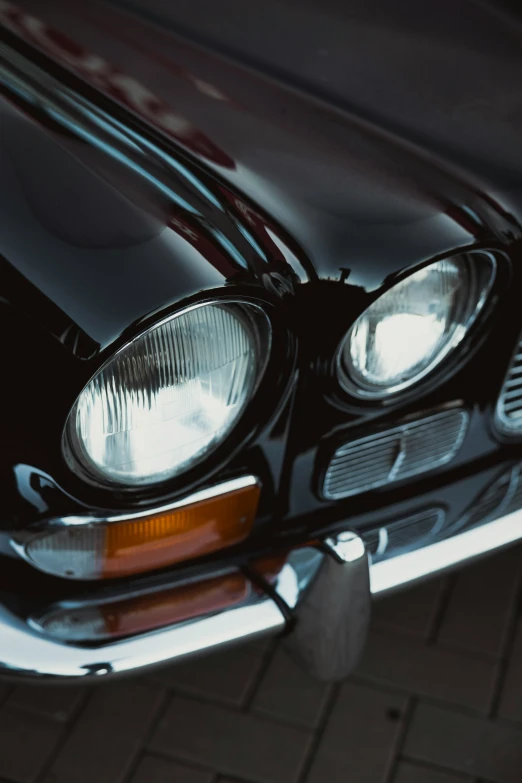 a closeup of the headlight on an old car