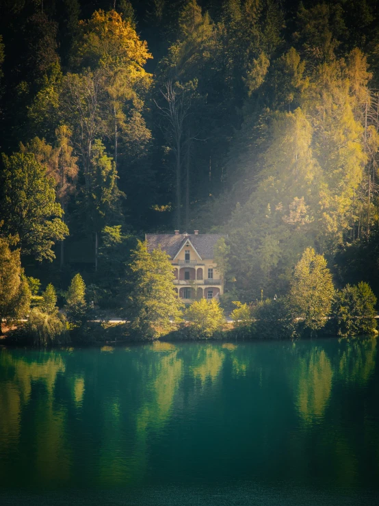 a body of water that has a house on it