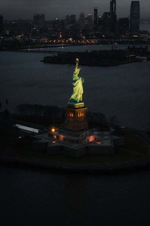 the statue of liberty in new york city