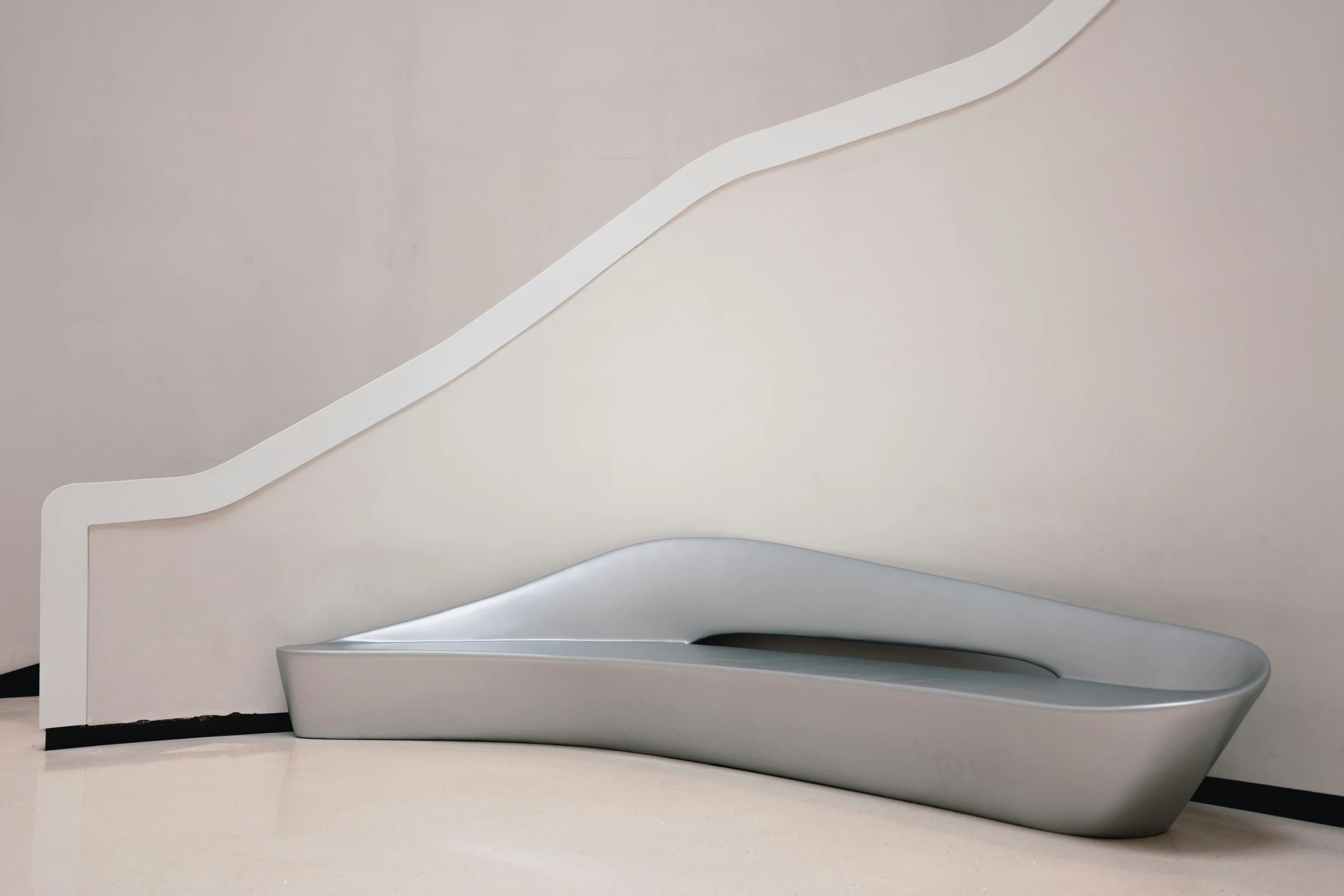 a curve shaped design by an abstract white wall