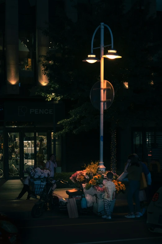 there are several flower arrangements under the street lamp